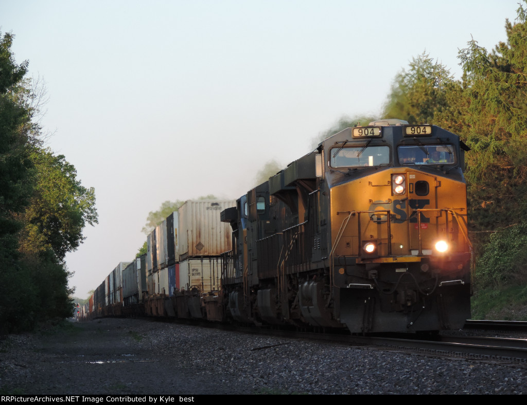 CSX 904 on I003